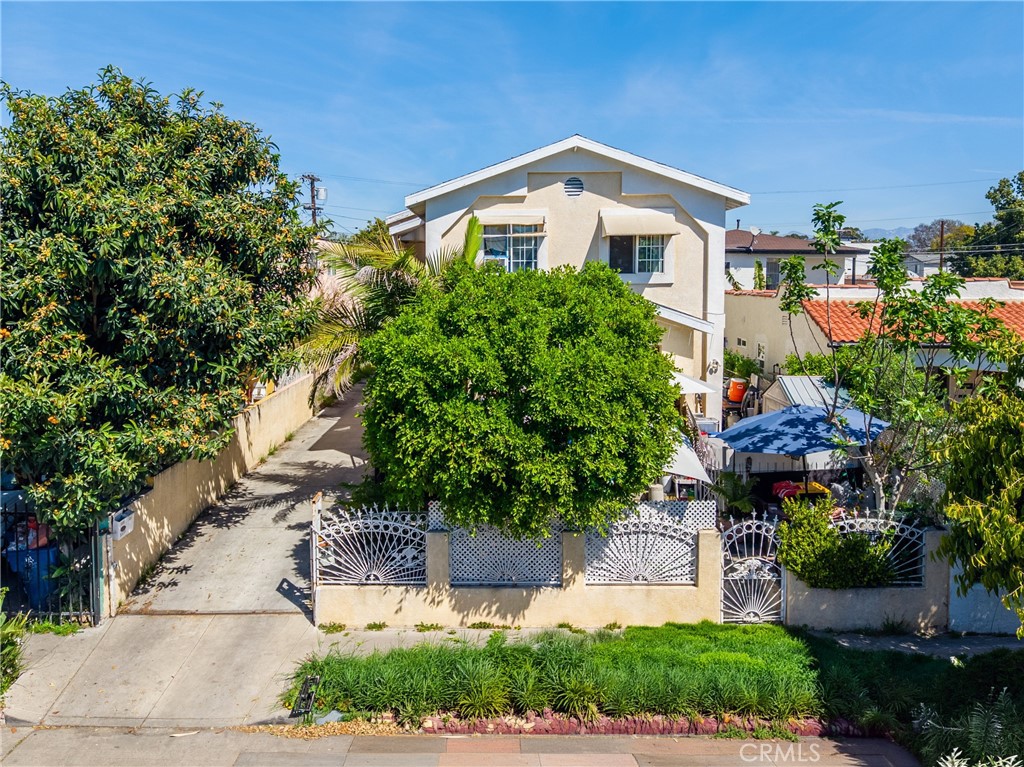 Duplex at 5335 Carlin