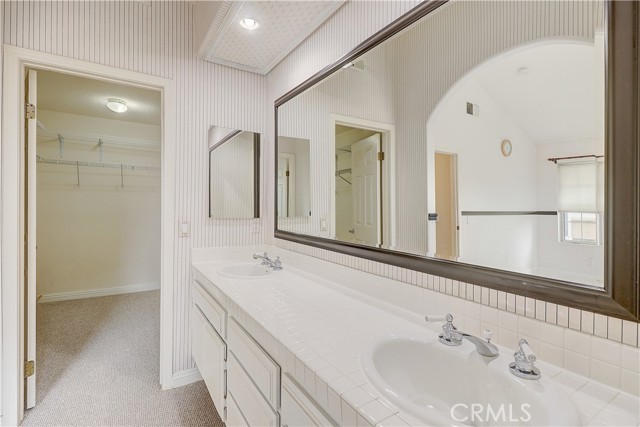 22 Matisse Circle, Aliso Viejo CA: https://media.crmls.org/medias/efbfe252-5215-440e-9817-5c366312ec97.jpg