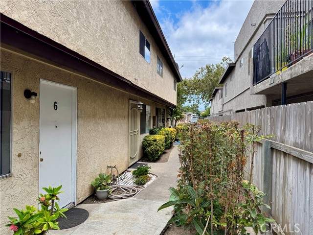 810 S Flower Street, Santa Ana CA: https://media.crmls.org/medias/efc0b65c-46f7-42ec-b9e5-dca4e755e6c4.jpg