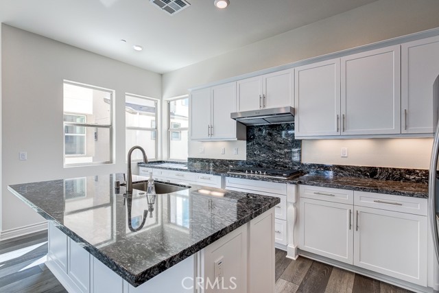 Detail Gallery Image 12 of 33 For 791 Benchmark, Irvine,  CA 92618 - 3 Beds | 3/1 Baths