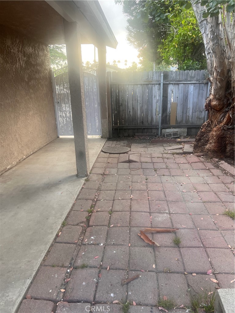 https://media.crmls.org/medias/efc1edbb-2288-4c7b-8126-5d4152fcfa1c.jpg?preset=X-Large