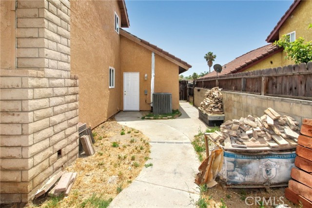 13083 Raenette Way, Moreno Valley CA: https://media.crmls.org/medias/efc28579-82a5-44c7-b42e-2727f3e63225.jpg