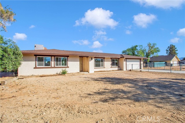 15130 Flathead Road, Apple Valley CA: https://media.crmls.org/medias/efc36735-4b2a-4fe8-8d6d-d28dcff5f76a.jpg