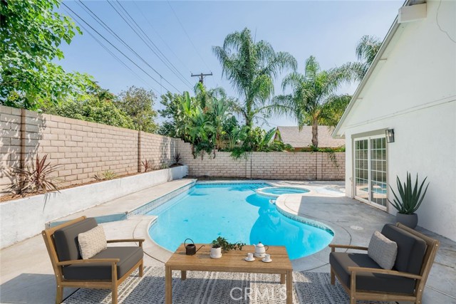 Detail Gallery Image 3 of 23 For 4037 Weyer St, Riverside,  CA 92501 - 3 Beds | 2 Baths