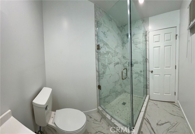 Detail Gallery Image 8 of 12 For 18654 1/2 Runnymede St., Reseda,  CA 91335 - 3 Beds | 2 Baths