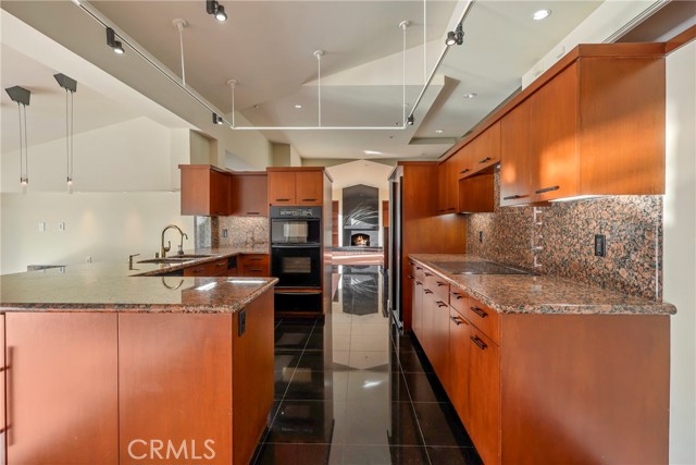 Detail Gallery Image 7 of 28 For 3103 Flintridge, Fullerton,  CA 92835 - 3 Beds | 3 Baths