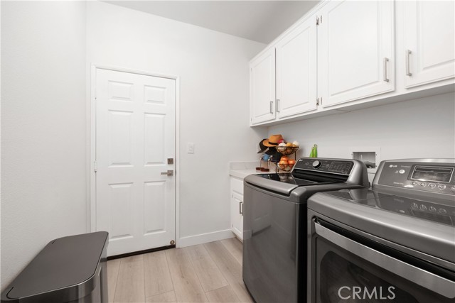17 Crescent City, Irvine CA: https://media.crmls.org/medias/efc4ee9c-2245-4f3d-bcaa-0b53020f5be3.jpg