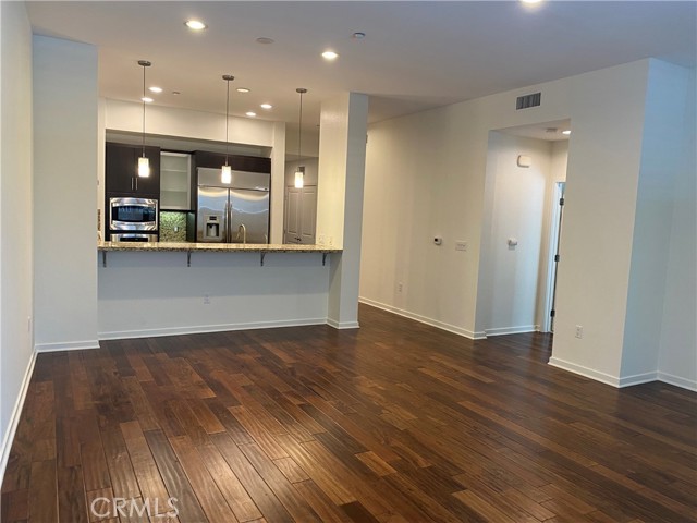 21 Gramercy, Irvine CA: https://media.crmls.org/medias/efc5c45e-e147-4be1-9782-ebb2d9e55aa6.jpg