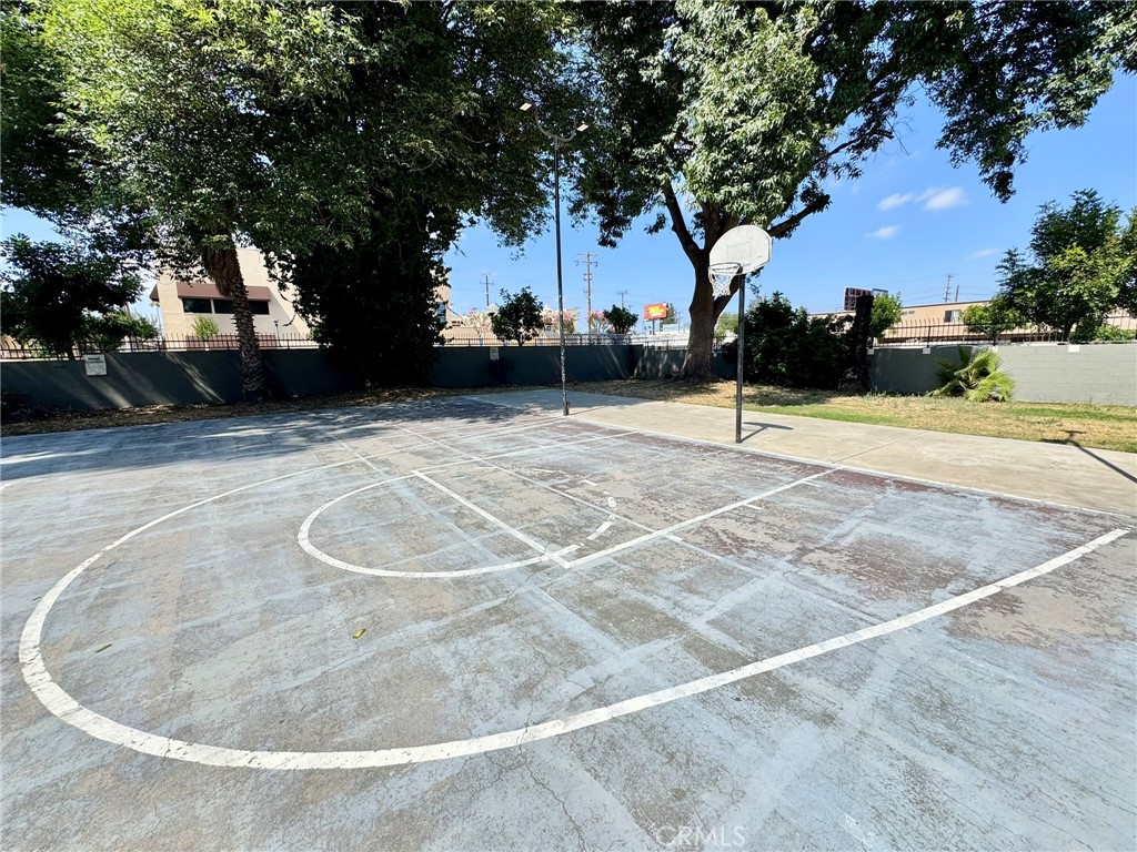 https://media.crmls.org/medias/efc6f2c8-0462-42b8-a13a-3df9a6a4b4ae.jpg?preset=X-Large