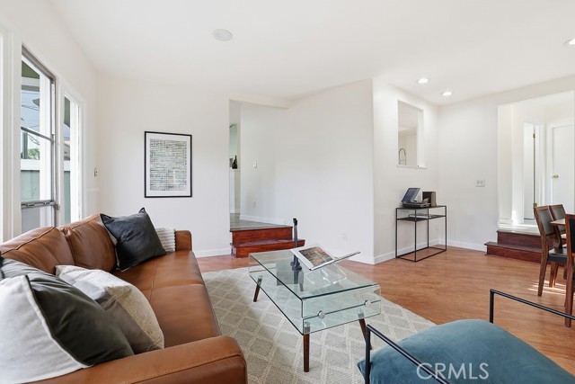 Detail Gallery Image 16 of 58 For 10714 Valley Spring Ln, North Hollywood,  CA 91602 - – Beds | – Baths