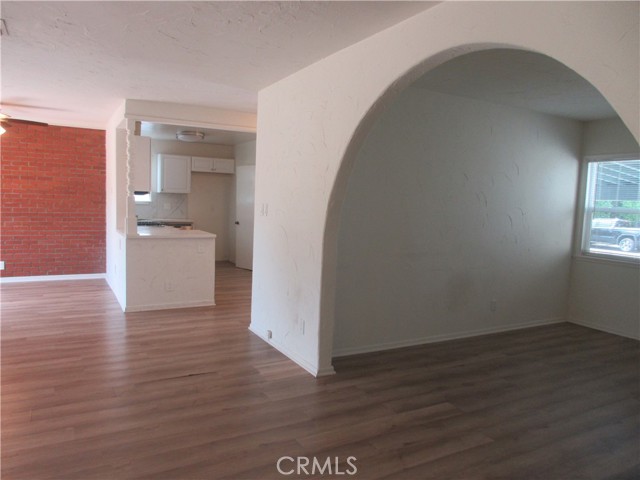 Detail Gallery Image 10 of 18 For 6446 Mclennan, Los Angeles,  CA 91406 - 3 Beds | 2 Baths