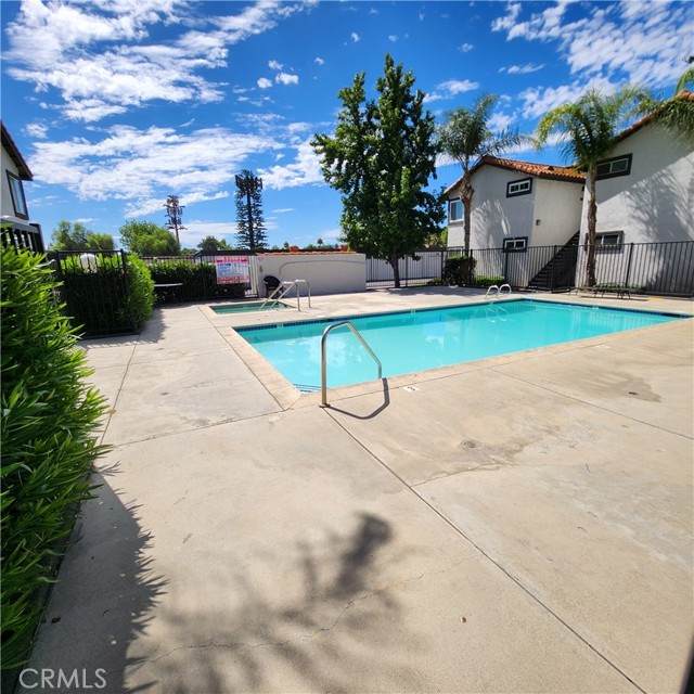16377 Lakeshore Drive, Lake Elsinore CA: https://media.crmls.org/medias/efc88886-9267-4f53-8b61-5dfd5e131919.jpg