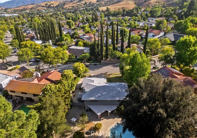 5340 Edgeware Drive, Calabasas CA: https://media.crmls.org/medias/efc973fd-d75f-4950-b443-2967d166ccfd.jpg