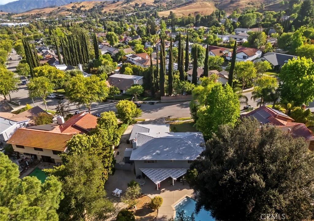https://media.crmls.org/medias/efc973fd-d75f-4950-b443-2967d166ccfd.jpg?preset=X-Large