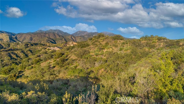 Detail Gallery Image 6 of 21 For 19942 Summit Trail Rd, Trabuco Canyon,  CA 92679 - 6 Beds | 6/2 Baths