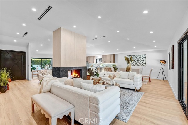 6847 Katherine, Van Nuys CA: https://media.crmls.org/medias/efcab470-563a-4ab8-a24f-148236d11671.jpg