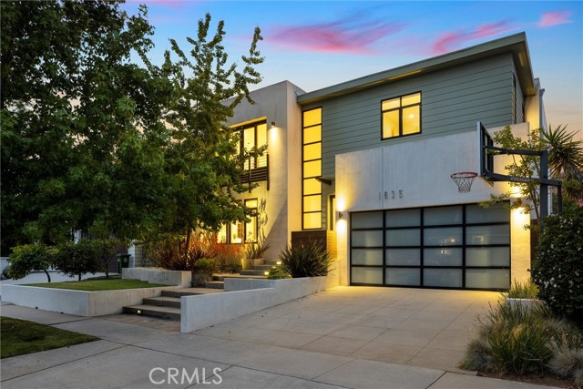 Detail Gallery Image 1 of 51 For 1635 19th St, Manhattan Beach,  CA 90266 - 6 Beds | 4 Baths