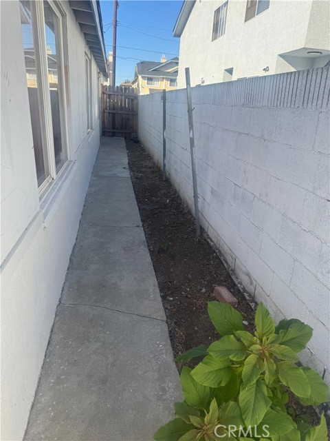 Detail Gallery Image 4 of 4 For 1566 W 208th, Torrance,  CA 90501 - 4 Beds | 2 Baths