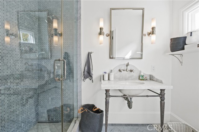 Detail Gallery Image 17 of 45 For 464 Holly, Laguna Beach,  CA 92651 - 4 Beds | 3/1 Baths