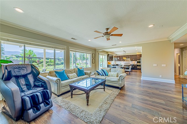 Detail Gallery Image 14 of 42 For 3511 Christopher Ln, Corona,  CA 92881 - 5 Beds | 4 Baths