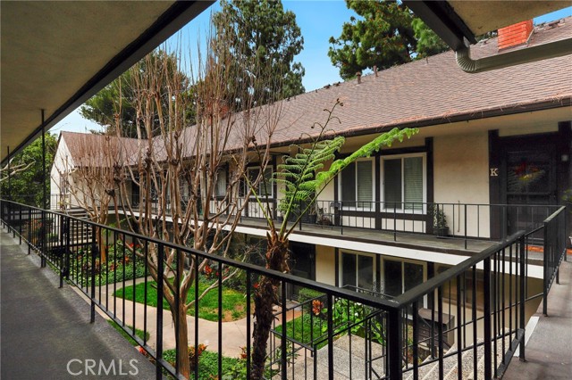 Detail Gallery Image 2 of 34 For 15504 Williams St #S,  Tustin,  CA 92780 - 3 Beds | 2 Baths