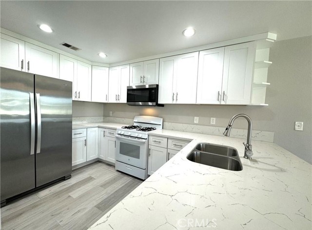 700 W Walnut Avenue, Orange CA: https://media.crmls.org/medias/efcd8bf3-c8d1-49f0-89db-f87af5701efd.jpg