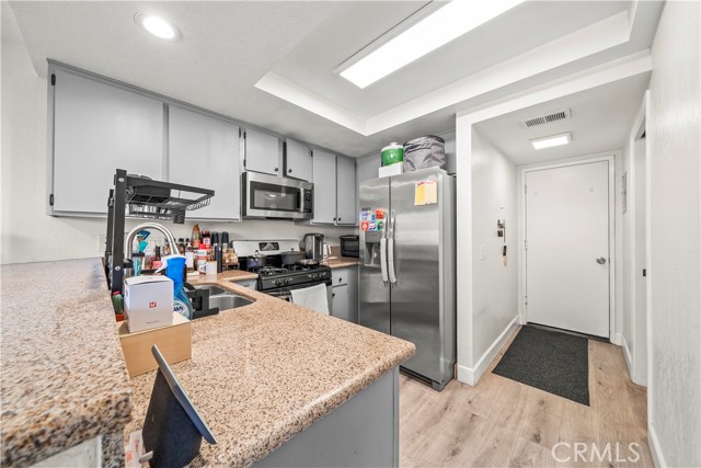 Detail Gallery Image 9 of 26 For 1112 S Cypress, Ontario,  CA 91762 - 2 Beds | 2/1 Baths