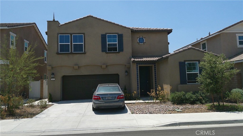 833 Half Moon Avenue