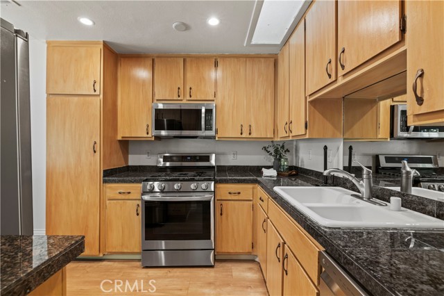 Detail Gallery Image 11 of 41 For 25610 Palma Alta Dr, Valencia,  CA 91355 - 3 Beds | 2 Baths