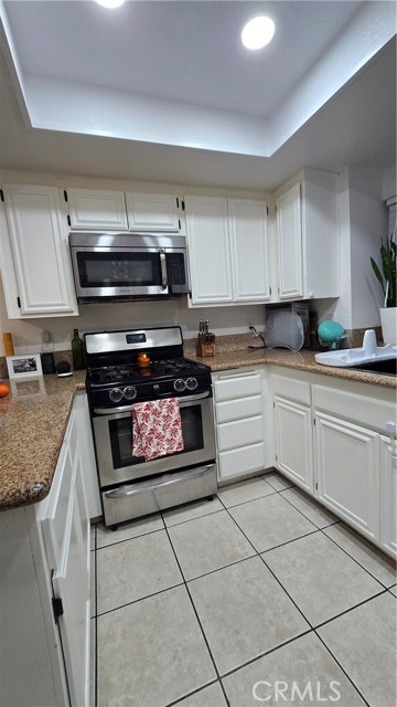 Detail Gallery Image 6 of 27 For 1772 Dumitru #B,  Corona,  CA 92881 - 2 Beds | 2/1 Baths