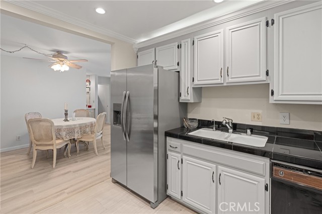 Detail Gallery Image 10 of 27 For 101 Scholz #120,  Newport Beach,  CA 92663 - 2 Beds | 2 Baths