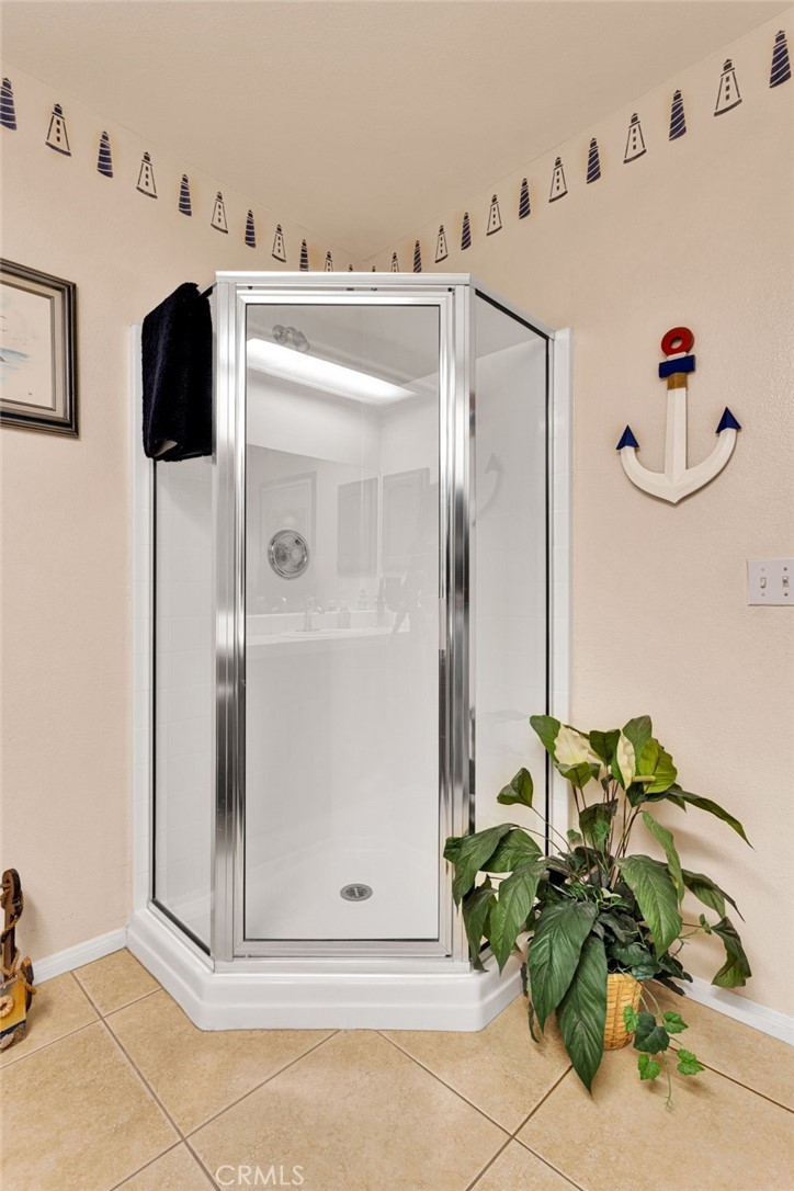 https://media.crmls.org/medias/efd13ea5-2deb-4eae-8329-3a5b3bcb7d9c.jpg?preset=X-Large