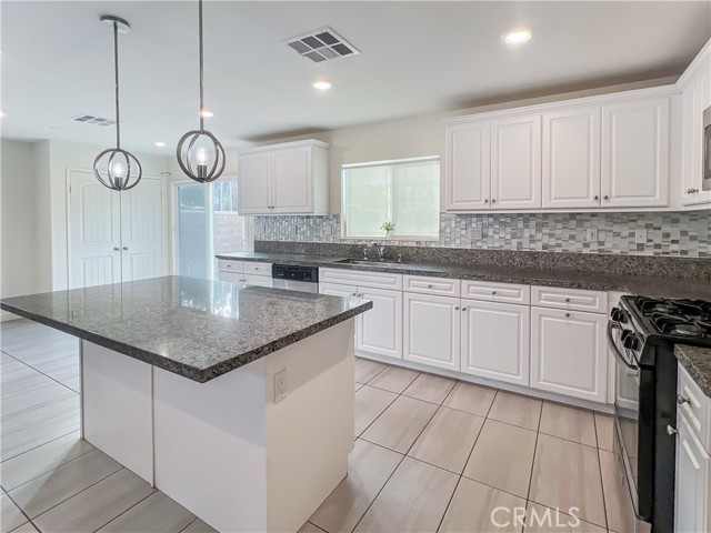 Detail Gallery Image 6 of 21 For 10425 Sparrow Ct, Moreno Valley,  CA 92557 - 4 Beds | 3 Baths