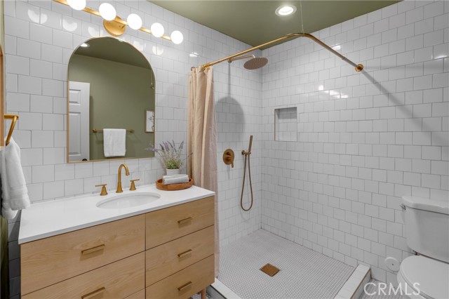 1123 E Ocean Blvd, Long Beach CA: https://media.crmls.org/medias/efd163a4-1db6-4529-8590-fec8675fdc8d.jpg