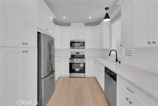 617 E Walnut Avenue, Monrovia CA: https://media.crmls.org/medias/efd1a3e8-20ea-41e7-833a-a4cfef1e182b.jpg