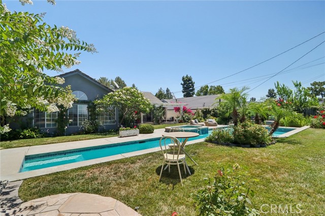 Detail Gallery Image 30 of 42 For 12131 Woodley Ave, Granada Hills,  CA 91344 - 4 Beds | 2/1 Baths