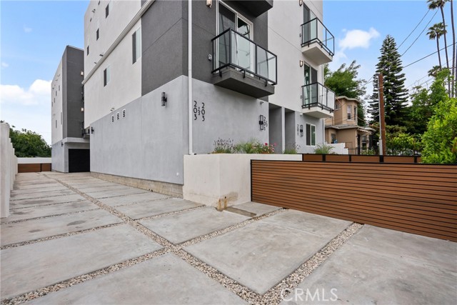 201 S Westlake Ave, Los Angeles CA: https://media.crmls.org/medias/efd22274-cb12-4b3f-bfe5-98b333456bff.jpg