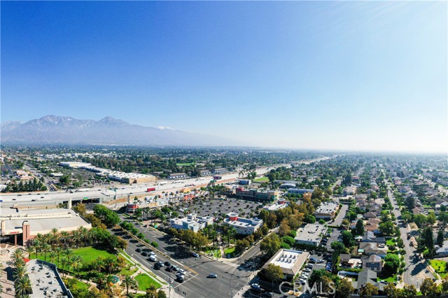 1520 N, Ontario CA: https://media.crmls.org/medias/efd25ad5-6ee5-4fd2-b0e8-7c21981b2438.jpg