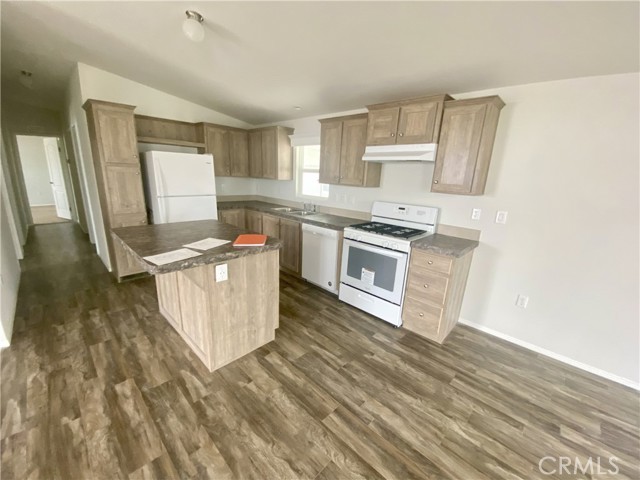 900 Coronado Street, Needles CA: https://media.crmls.org/medias/efd2e6ba-1a53-4324-a3df-67d91407663c.jpg