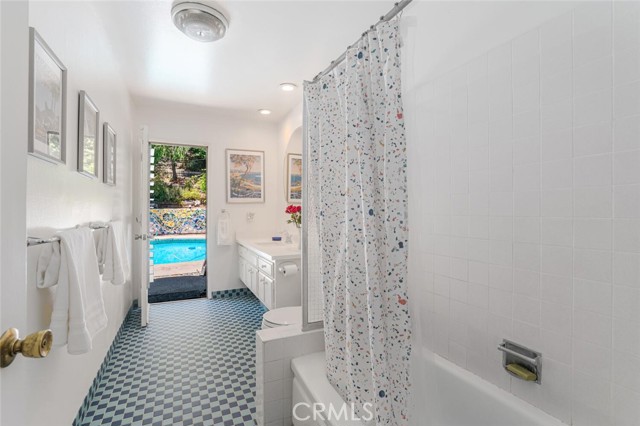 24101 Philiprimm Street, Woodland Hills CA: https://media.crmls.org/medias/efd322d8-ae5e-4343-9691-28cb11be40e8.jpg