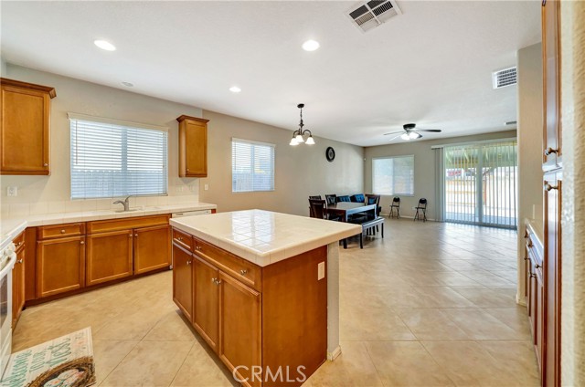 Detail Gallery Image 14 of 49 For 3025 Summer Breeze Ave, Rosamond,  CA 93560 - 4 Beds | 2/1 Baths