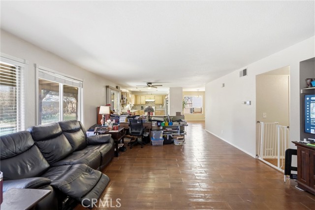 Detail Gallery Image 7 of 23 For 45409 Pickford Ave, Lancaster,  CA 93534 - 5 Beds | 2/1 Baths