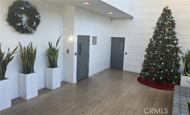 1140 E Ocean Boulevard, Long Beach CA: https://media.crmls.org/medias/efd3f05c-fbd9-4689-ae37-4d57bf7743bc.jpg