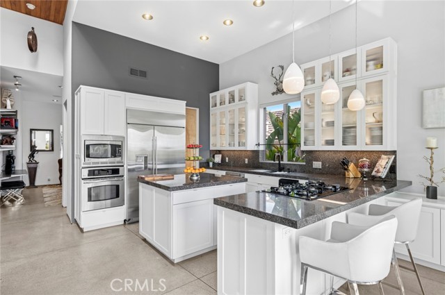 3251 Rimcrest Circle, Laguna Beach CA: https://media.crmls.org/medias/efd4b0e4-9287-4fea-8565-098065dfeb54.jpg