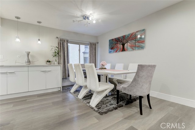 Detail Gallery Image 5 of 41 For 1881 Alpha Rd #17,  Glendale,  CA 91208 - 2 Beds | 3 Baths