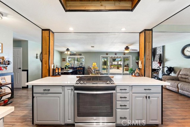 Detail Gallery Image 3 of 33 For 1581 Hackney St, Hemet,  CA 92543 - 3 Beds | 2 Baths