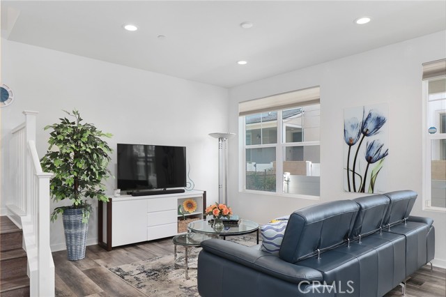 Detail Gallery Image 7 of 36 For 111 Red Brick Dr #1,  Simi Valley,  CA 93065 - 3 Beds | 2/1 Baths