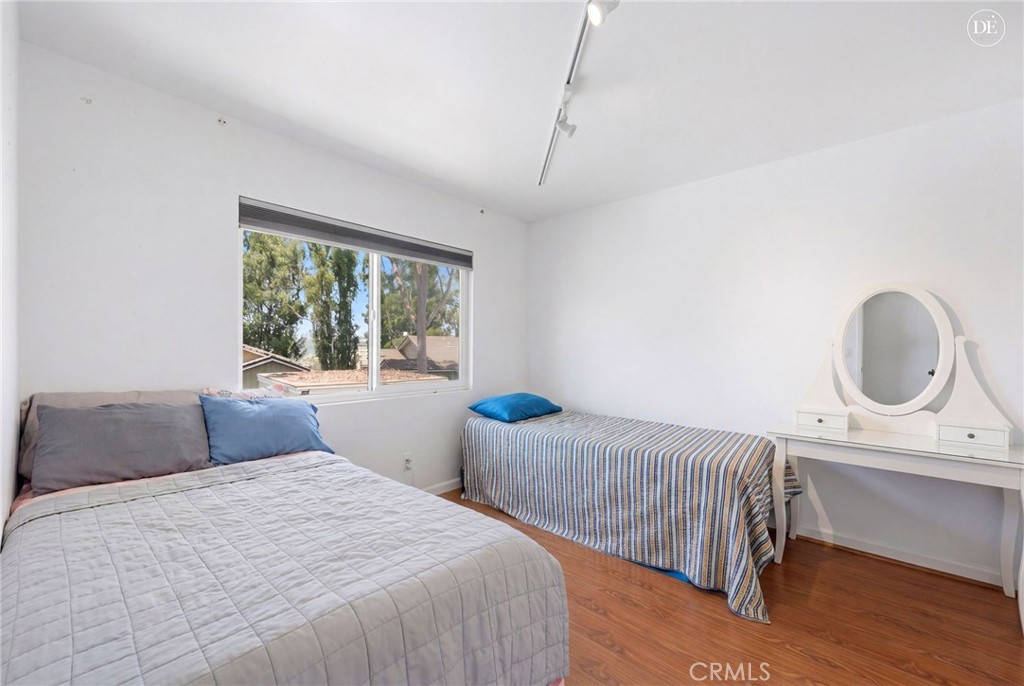 https://media.crmls.org/medias/efd7219d-d101-4e2f-a8e5-6c6764709304.jpg?preset=X-Large