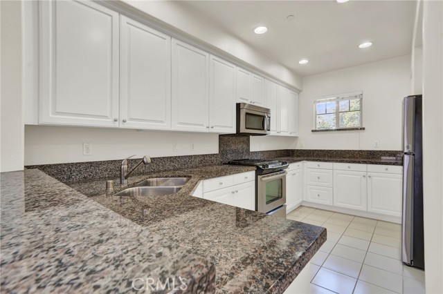 Detail Gallery Image 10 of 38 For 986 Sweetbriar Ln #B,  Azusa,  CA 91702 - 2 Beds | 2 Baths