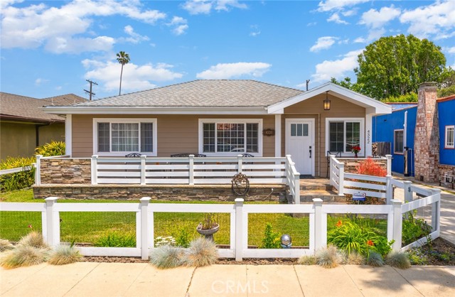 Detail Gallery Image 1 of 1 For 4320 Kenyon Ave, Los Angeles,  CA 90066 - 3 Beds | 3 Baths